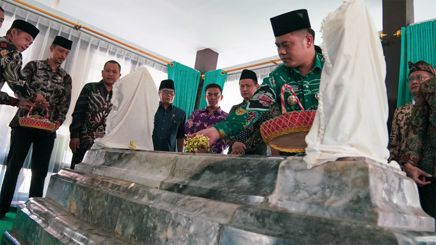 bupati-dan-forkopimda-ziarah-makam-pendiri-kabupaten-tegal-mengawali-peringatan-hari-jadi-ke-424